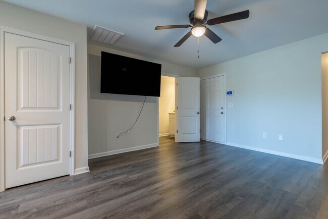 Building Photo - 115 Adger Rd