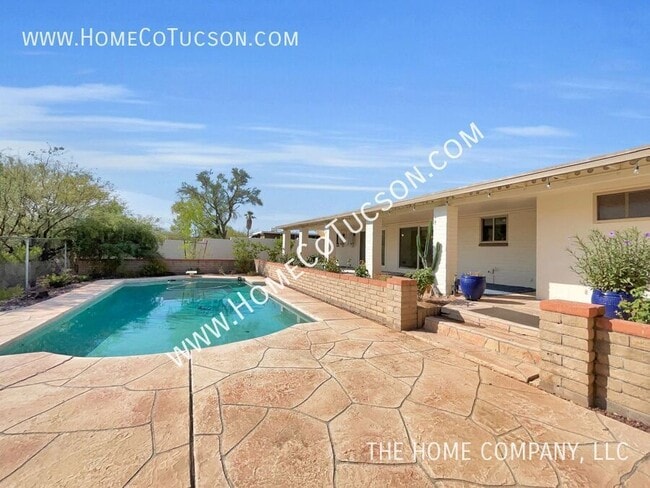 Building Photo - 8628 N Placita Del Cardo