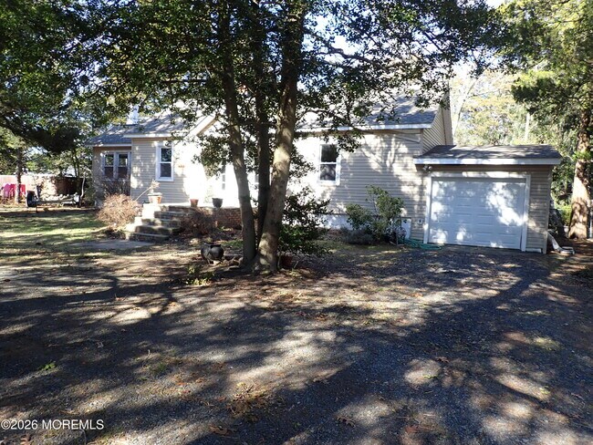 Building Photo - 1490 Davidson Ave