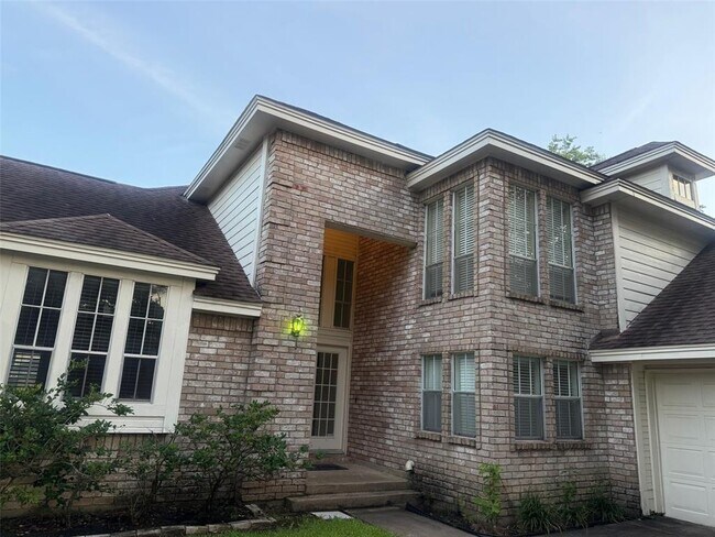 Building Photo - 15111 New Hastings Dr