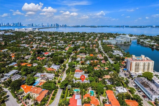 Building Photo - 335 W 46th St