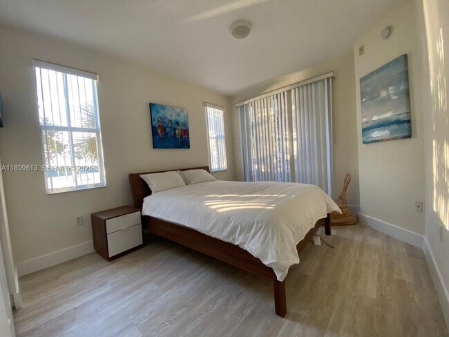 Building Photo - 4602 SW 160th Ave