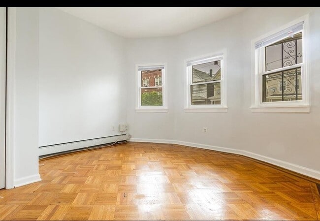 Building Photo - 30 W 29th St