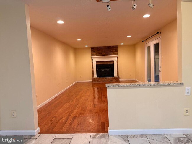 Building Photo - 10434 Calumet Grove Dr