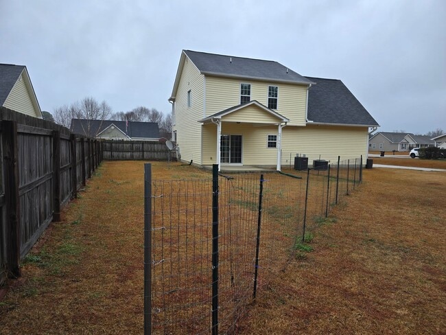 Building Photo - NEW LISTING!!!!!