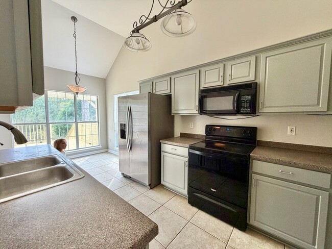 Building Photo - 81 Lake Front Dr