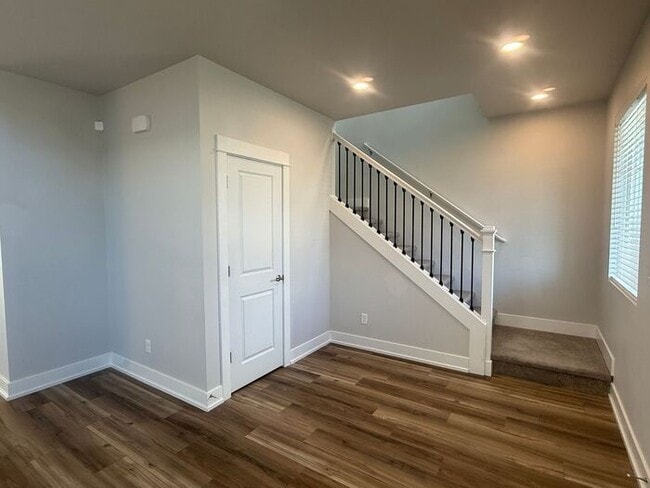 Building Photo - Beautiful 3-Bedroom + Bonus Loft Home in B...