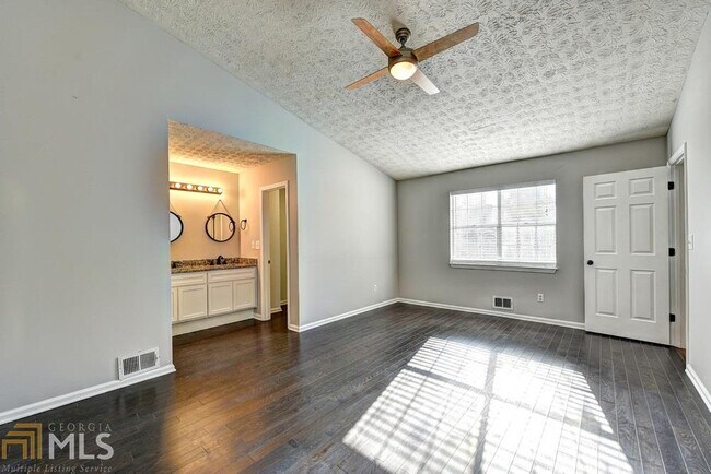 Building Photo - 1057 Mansfield Ct