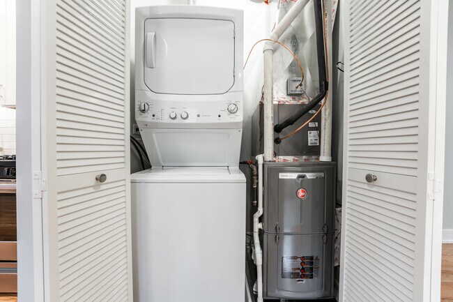 Building Photo - 2115 N Sedgwick St