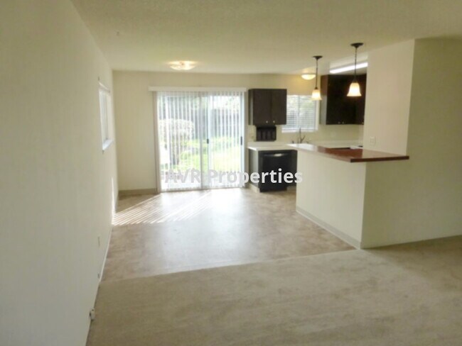 Building Photo - 1589 Heather Ln