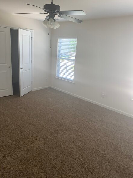 Building Photo - 215 Orange Pond Ct