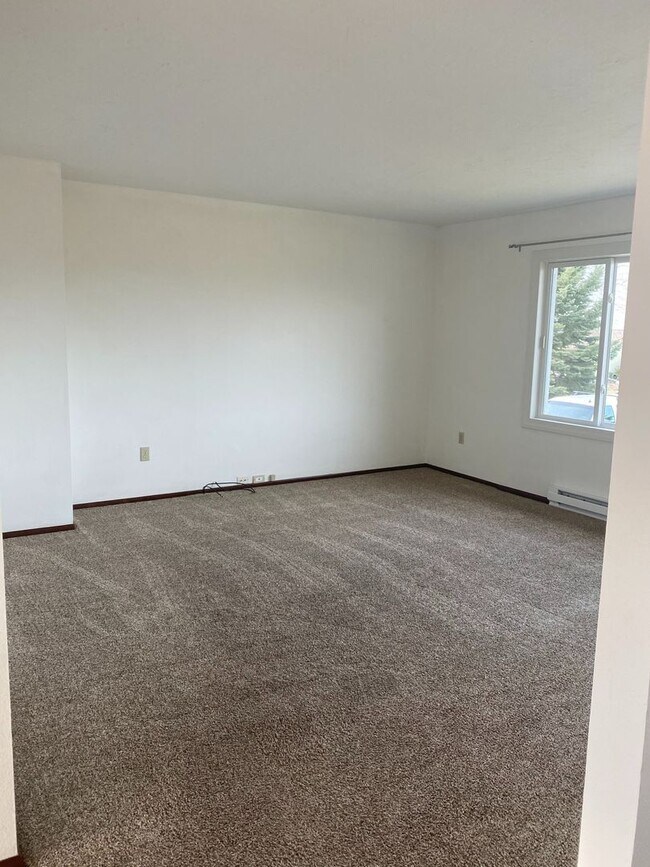 Building Photo - Lease Takeover! 3 Bedroom/2 Bathroom Home ...