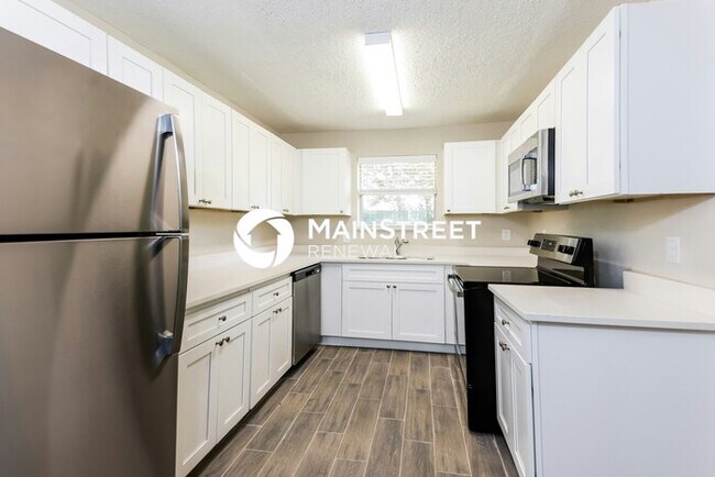 Building Photo - 3 Bedroom Pet-Friendly Home in DALLAS, TX with Main Street Renewal