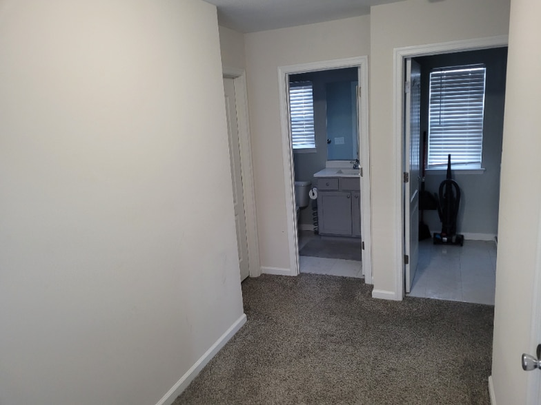 Building Photo - 327 Webster St