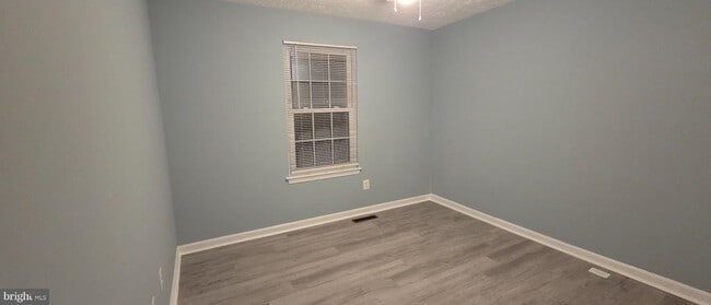 Building Photo - 323 Lindera Ct