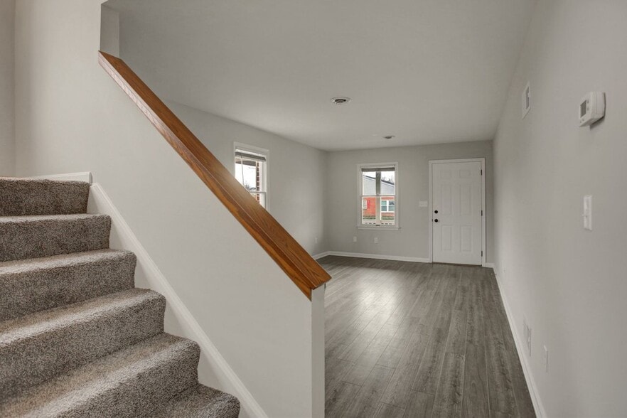 Building Photo - 2367 McCleary Dr