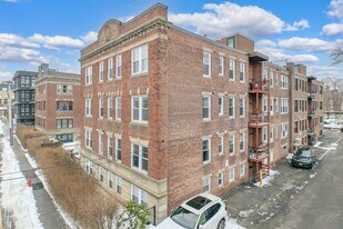 Building Photo - 10-12 Greenway Ct