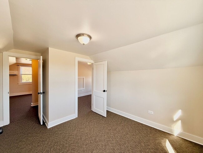 Building Photo - Charming 3 Bedroom Home for Rent!