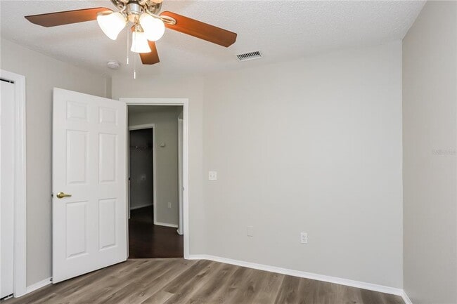 Building Photo - 5499 Moon Valley Dr