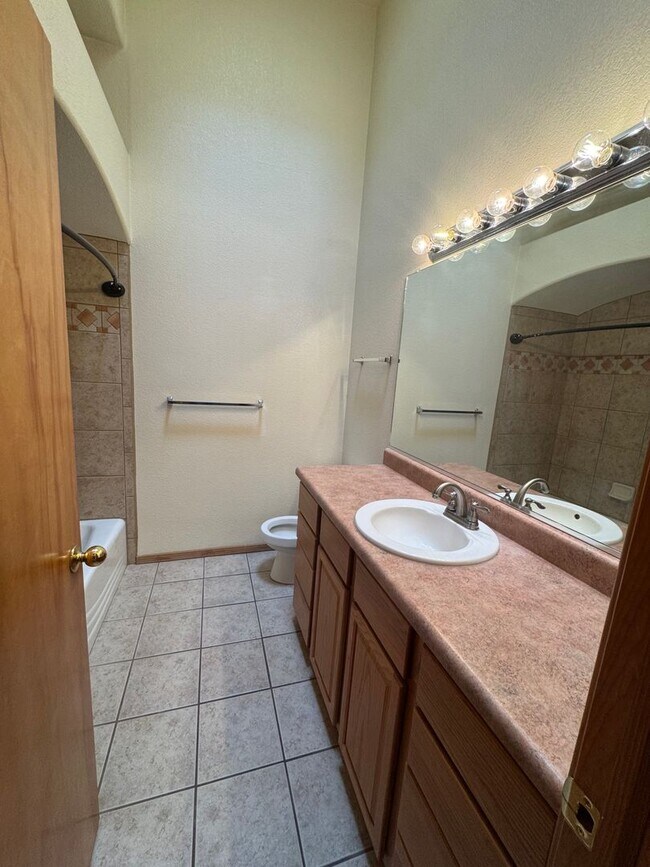 Building Photo - 2224 Santa Ana