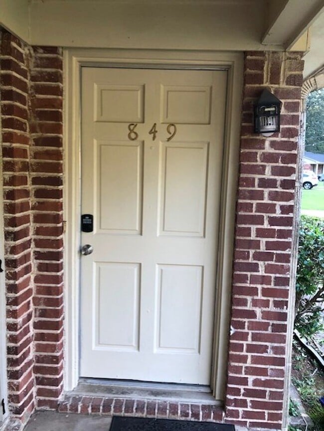 Building Photo - MOVE IN SPECIAL AVAILABLE!! NON-REFUNDABLE...