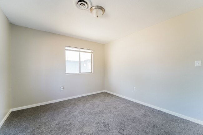 Building Photo - 5409 Queen Mary Ln