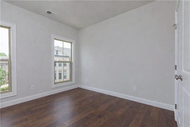 Building Photo - 7826 Laurel Crest Dr