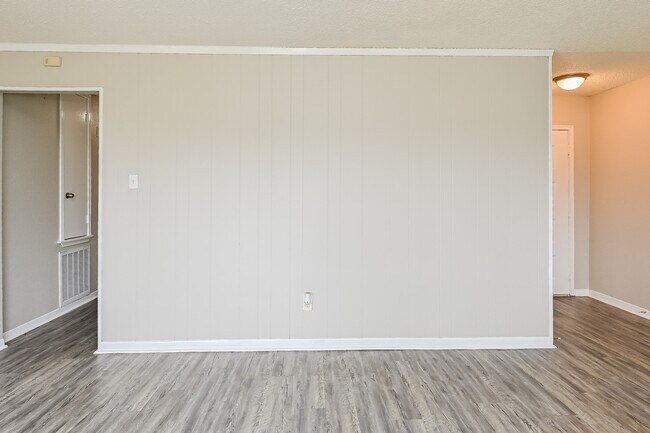 Building Photo - 4927 Kilkenny Dr