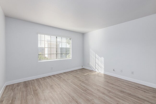 Building Photo - 6908 Quiet Cove Dr