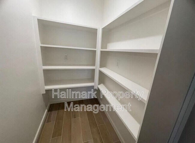 Building Photo - 5001 Misty Wood Ln