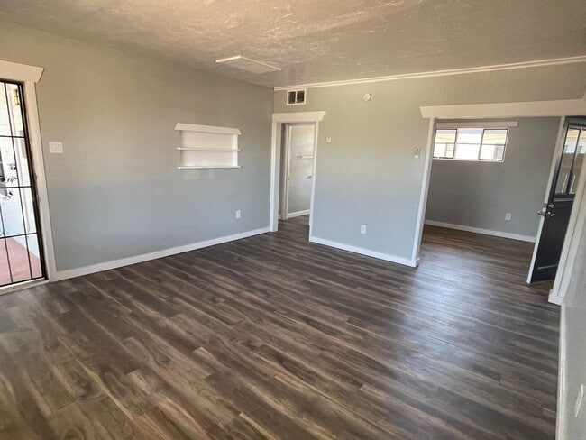 Building Photo - MOVE IN SPECIAL-500.00 OFF 1ST MONTHS RENT...