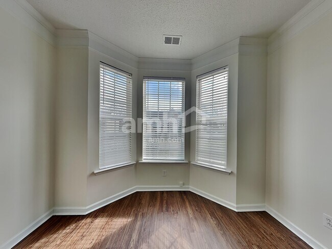 Building Photo - 121 Sandy Ln