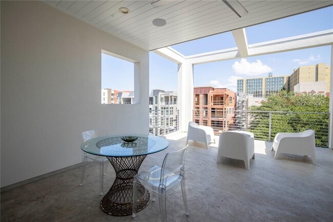 Building Photo - 536 4th Ave S