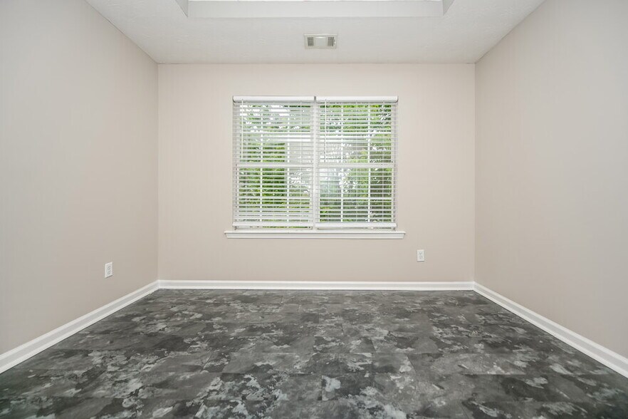 Building Photo - 20 Hazelhurst Dr