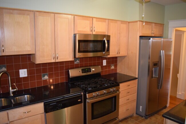 Building Photo - Regal Rowhome! 3 Beautiful Finished Levels!