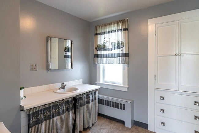 Building Photo - 74 Carlisle St