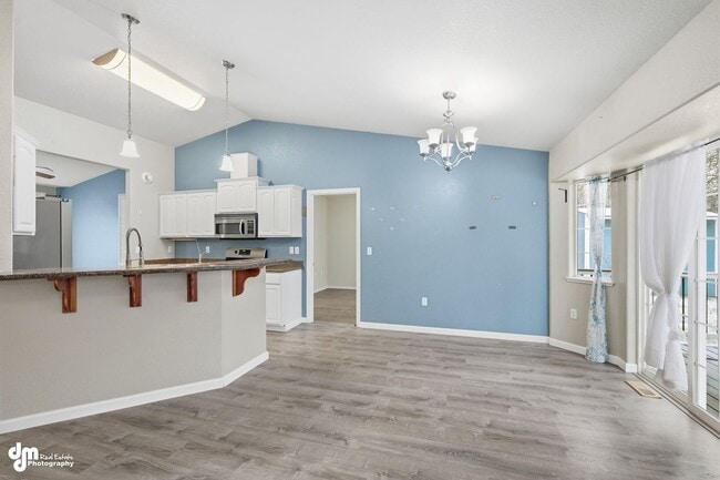 Building Photo - 3 BEDROOM | 2 BATHROOM | 2 CAR GARAGE