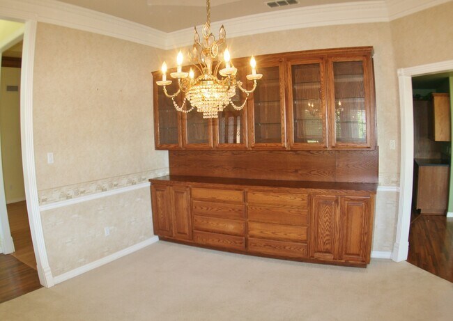 Building Photo - 4 Bed Home, 3 Car Garage! Zia School Distr...