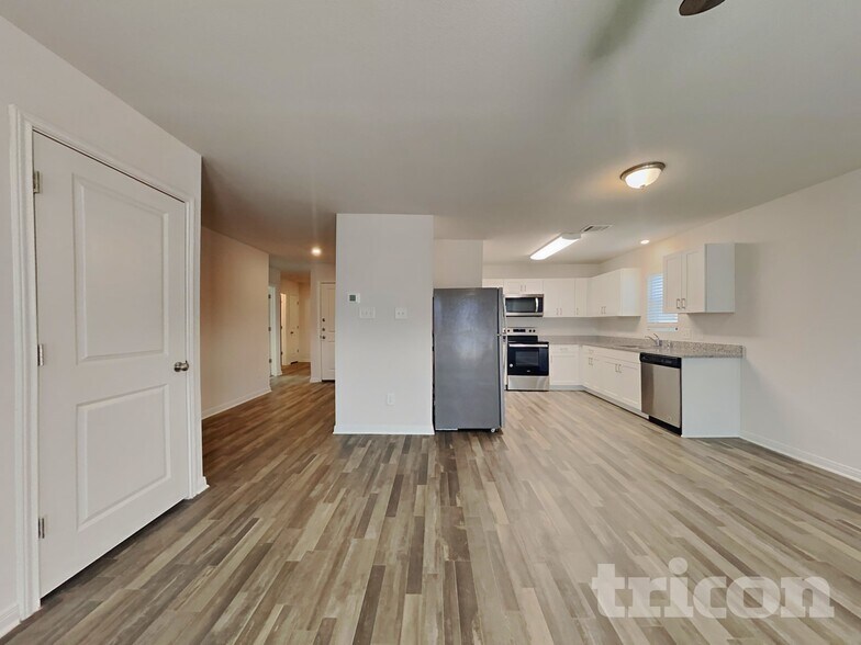 Building Photo - 15672 Del Norte Dr