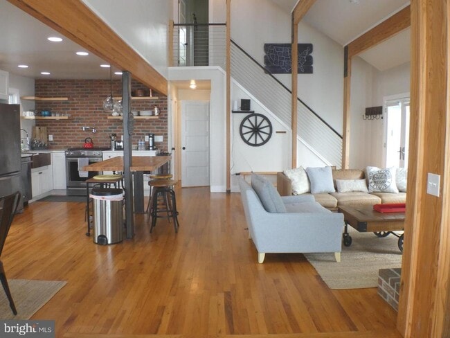 Building Photo - 3550 Bay View Dr