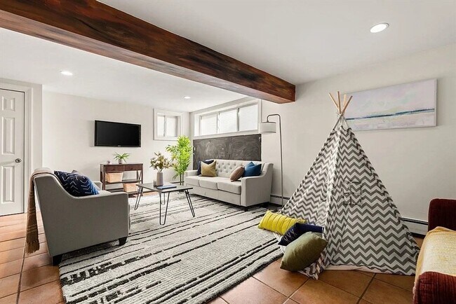 Building Photo - 334 Mystic St