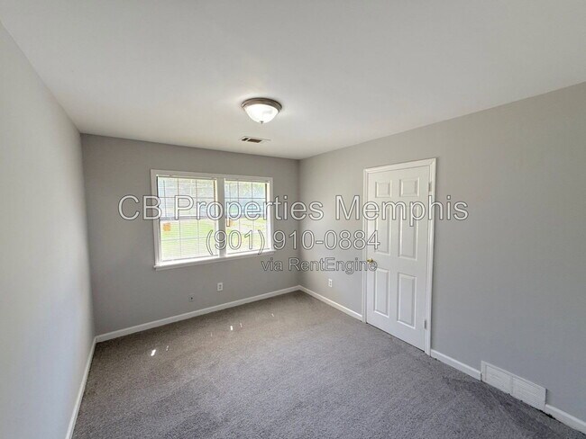 Building Photo - 1445 Robin Hood Ln