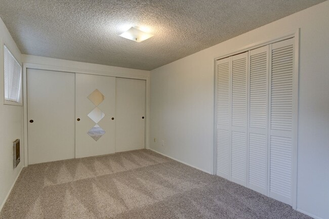 Building Photo - Single Family 2 bedroom 1 Bath Home