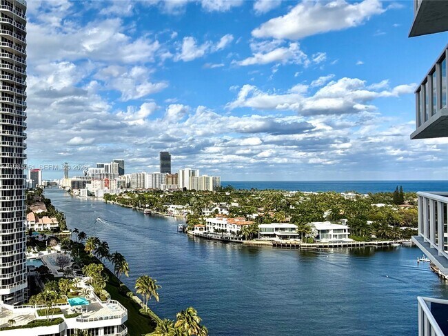 Building Photo - 20515 E Country Club Dr