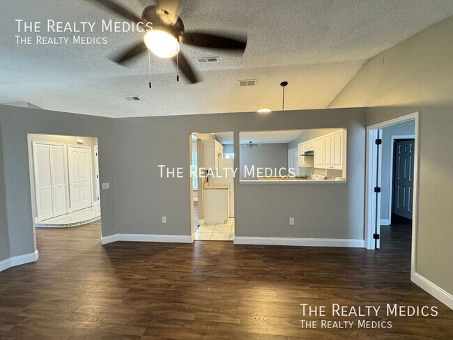 Building Photo - 313 Azincourt Ln