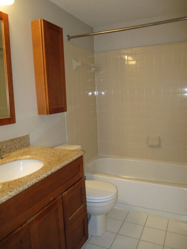 Building Photo - Tucked Away Condo with Balcony near Shirlington