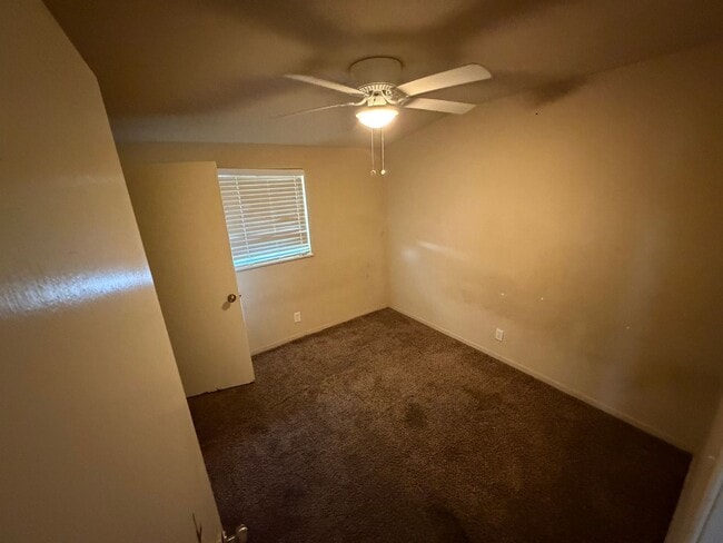 Building Photo - 4752 Crestview Dr