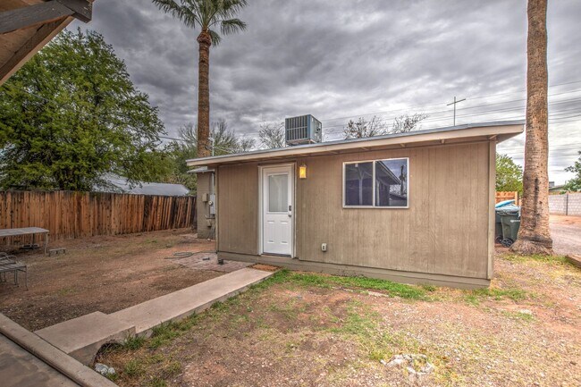 Building Photo - Vintage Ranch Home
