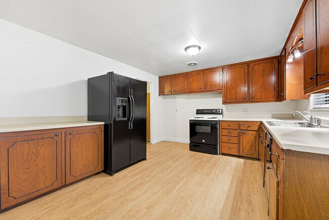 Building Photo - 3070 Reed St