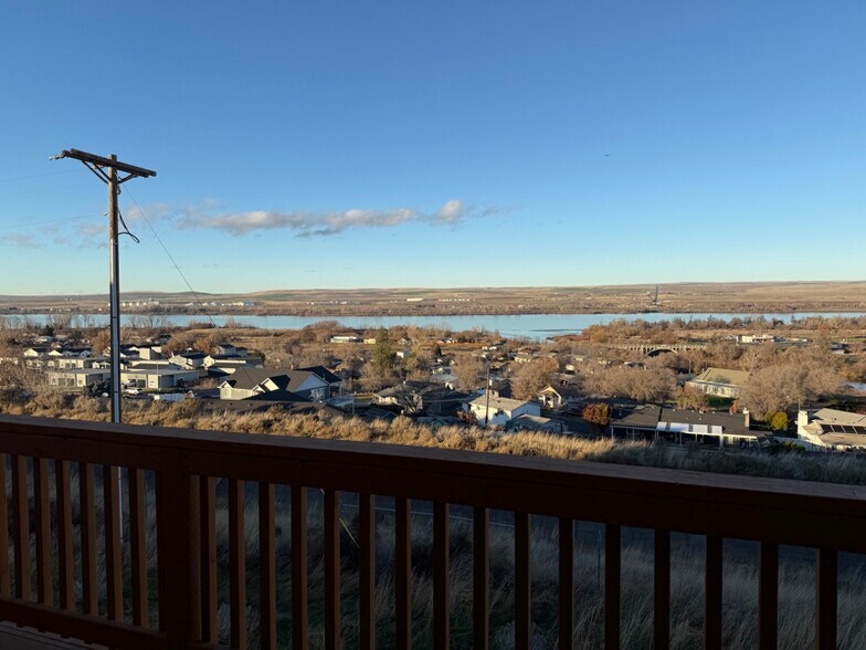 Building Photo - 185 Truman Dr